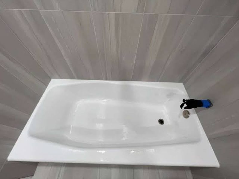 Bathtub Reglazing vs Replacement NYC: Costs & Timing