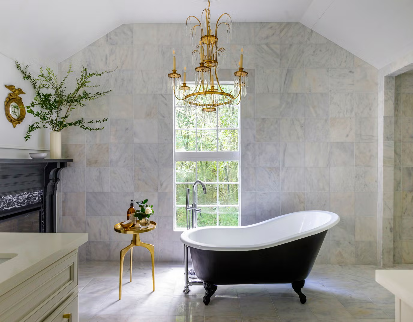 Read more about the article Benefits of Reglazing Your Bathtub Instead of Replacing It